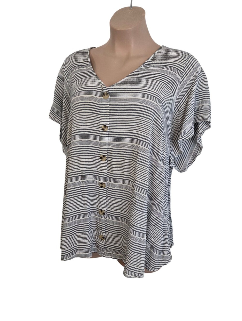 Torrid Grey White Striped Button Down Shot Sleeve Blouse Size 6x Pre-Owned - Picture 3 of 11